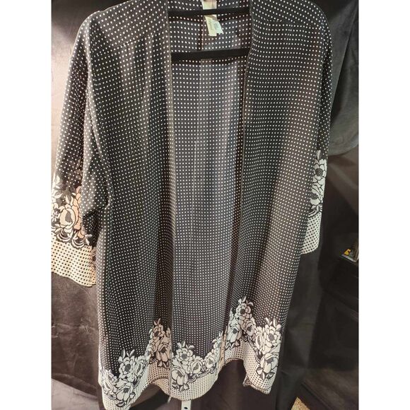 SOLD SOLD SOLD!! Lilypad Black and White Polka Dot Cardigan in a size 2X - Picture 6 of 6